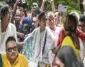धरने में ममता बनर्जी के साथ क्यों नहीं दिखे TMC के अधिकांश सांसद-विधायक? उठने लगे सवाल