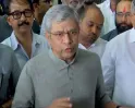महाराष्ट्र में 2 लाख करोड़ रुपये का रेलवे निवेश: अश्विनी वैष्णव ने पुणे-शिर्डी नई ट्रेन को दिखाई हरी झंडी