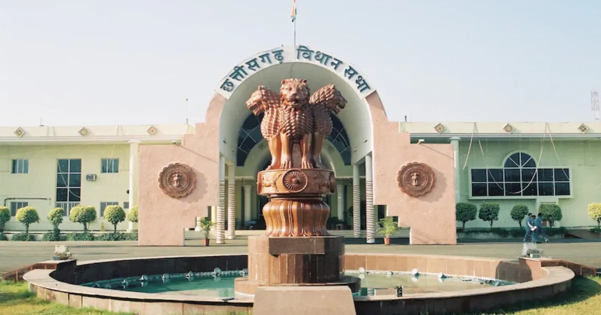 छत्तीसगढ़ विधानसभा में आत्मसमर्पित नक्सलियों की उपस्थिति, मुख्यमंत्री और मंत्रियों से की मुलाकात