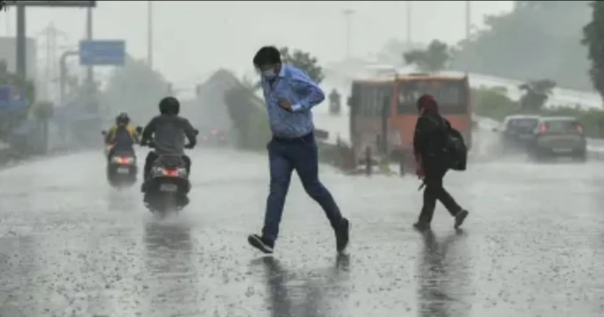 दिल्ली-एनसीआर में झमाझम बारिश, क्या कल बंद रहेंगे स्कूल? जानिए ताजा अपडेट