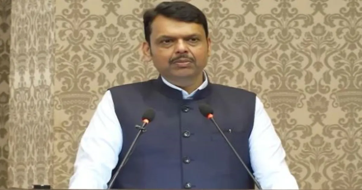 जम्मू-कश्मीर के उरी सेक्टर में शहीद हुए महाराष्ट्र के दो जवानों को मुख्यमंत्री देवेंद्र फडणवीस ने दी श्रद्धांजलि