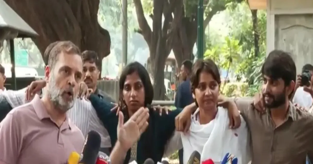 राहुल गांधी का आरोप: दिल्ली पुलिस की पिटाई से केरल की छात्रा की एक कान की सुनने की क्षमता गई