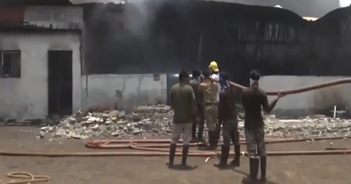 छत्तीसगढ़: रायपुर के सड्डू स्थित प्लास्टिक फैक्ट्री में भीषण आग