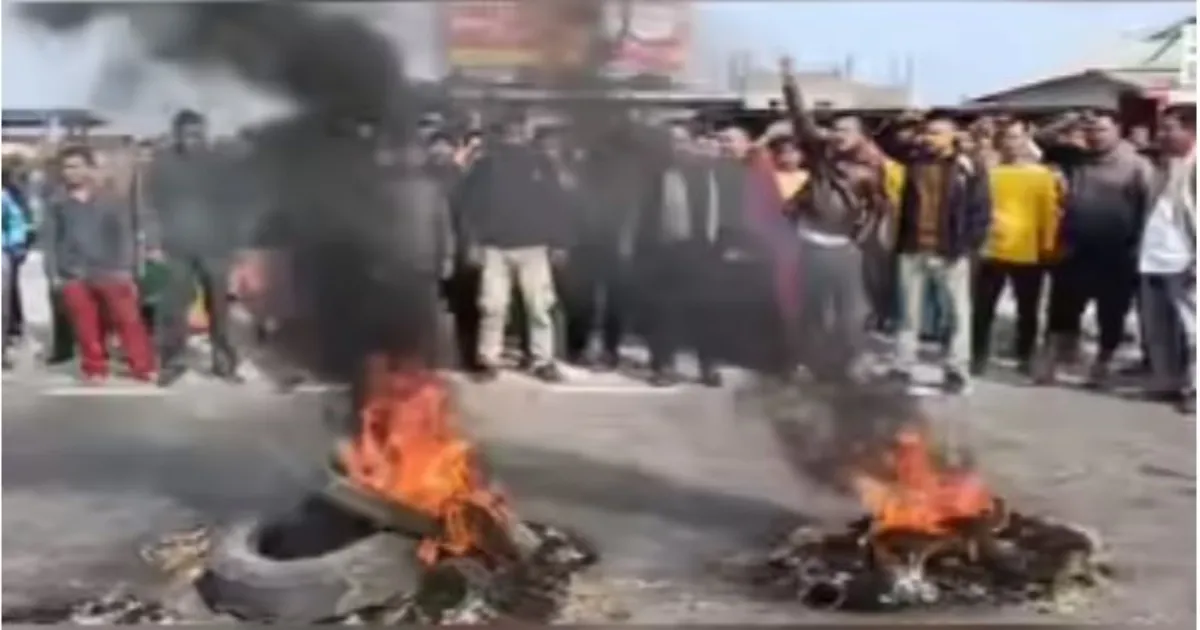 असम के कोकराझार में हिंसक झड़पें, RAF तैनात, इंटरनेट सेवाएं निलंबित