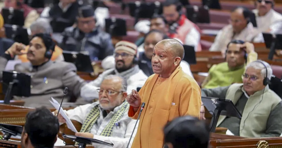 वंदे मातरम् की शताब्दी पर आपातकाल लगाकर कांग्रेस ने संविधान का गला घोंटा: सीएम योगी आदित्यनाथ