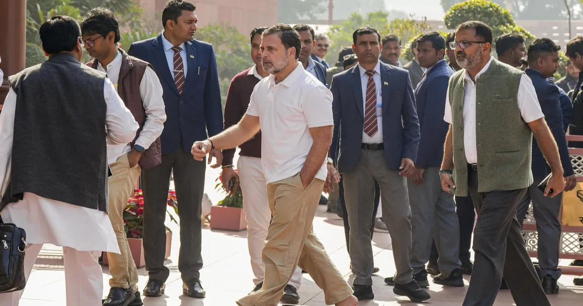 सार्वजनिक संस्थानों को कमजोर करने की गहरी साजिश भारत के भविष्य के लिए घातक: राहुल गांधी