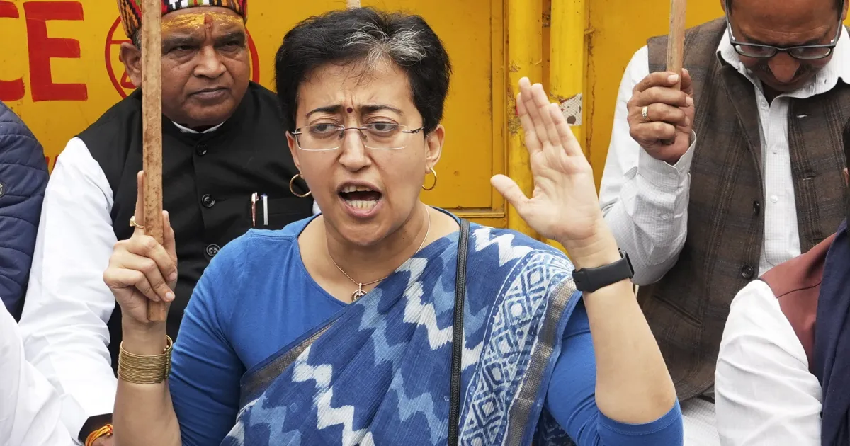 AAP विधायकों के निलंबन पर दुर्भावनापूर्ण टिप्पणी को लेकर विधानसभा ने आतिशी से जवाब मांगा