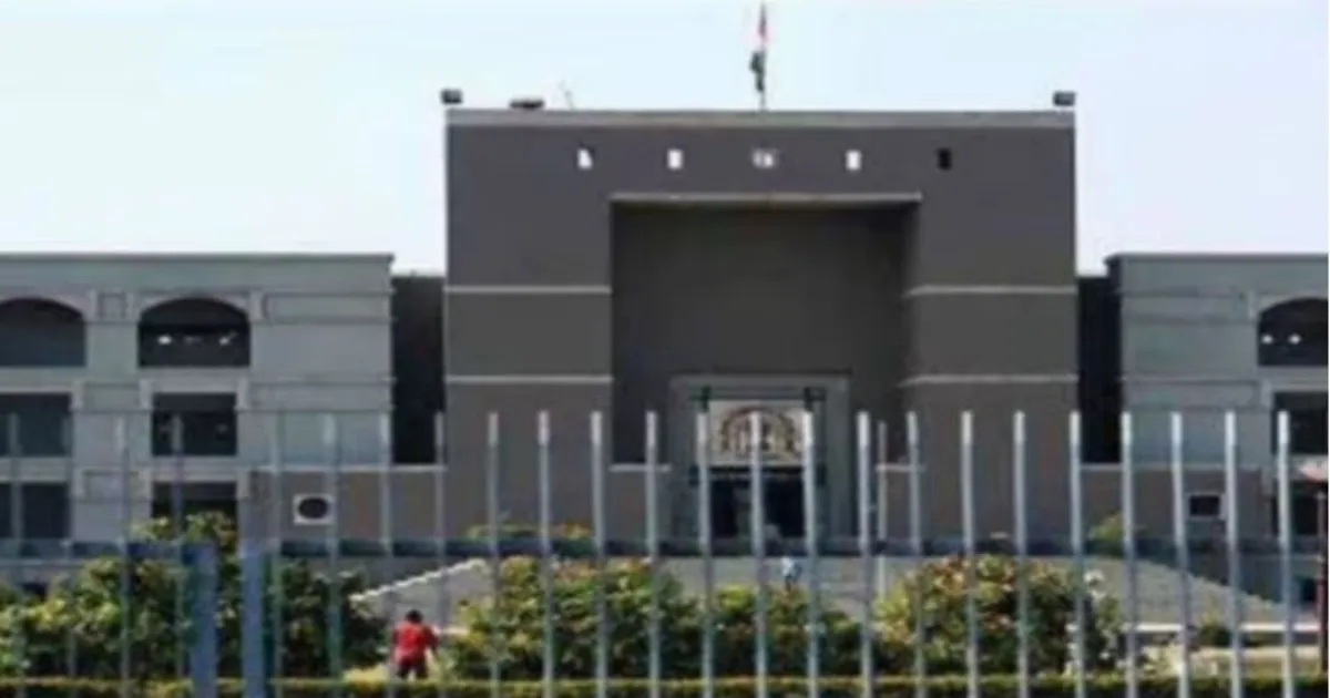 गुजरात हाईकोर्ट ने कहा – मां के पास बच्चा होना अवैध हिरासत नहीं, पिता को दी कानूनी सलाह