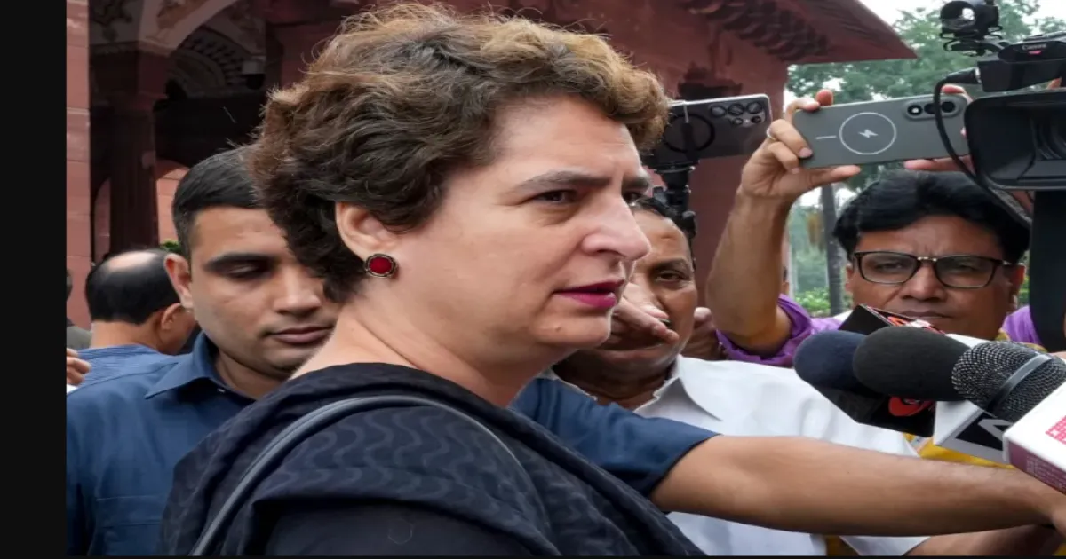 कांग्रेस का प्रदर्शन, प्रियंका गांधी ने संसद में चर्चा की मांग उठाई; राहुल गांधी ने सरकार पर साधा निशाना
