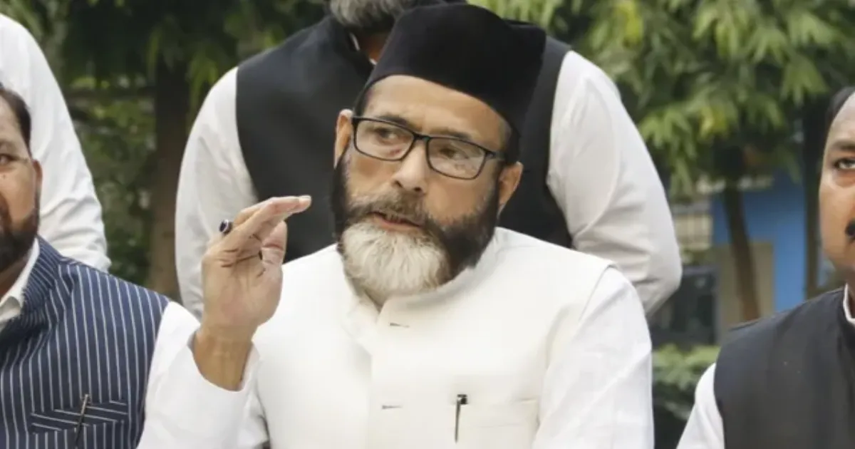 तीन दशक पुराना कर्ज़ नहीं चुकाने पर तौकीर रज़ा के बरेली घर पर नोटिस चिपकाया