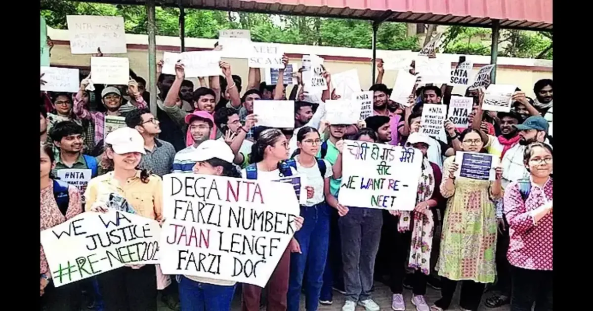 नीट उम्मीदवार की मौत पर गोरखपुर में विरोध प्रदर्शन तेज