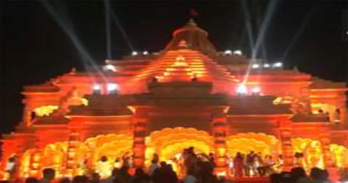 राम मंदिर से लेकर भगवान नरसिंह तक: देशभर में दिखी दुर्गा पूजा पंडालों की अनूठी झलक