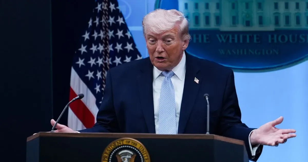 होर्मुज़ जलडमरूमध्य पर शुल्क को लेकर डोनाल्ड ट्रंप की ईरान को कड़ी चेतावनी