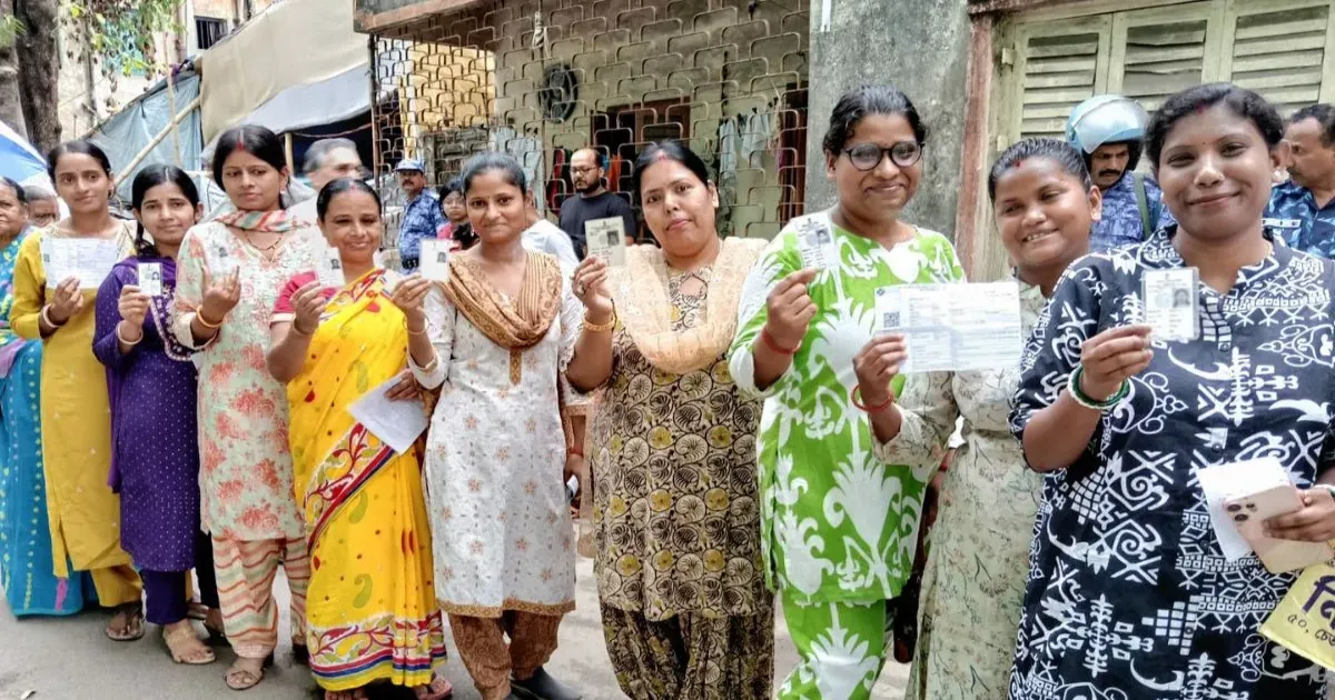पश्चिम बंगाल में 15 मतदान केंद्रों पर पुनर्मतदान शुरू, राजनीतिक घमासान तेज