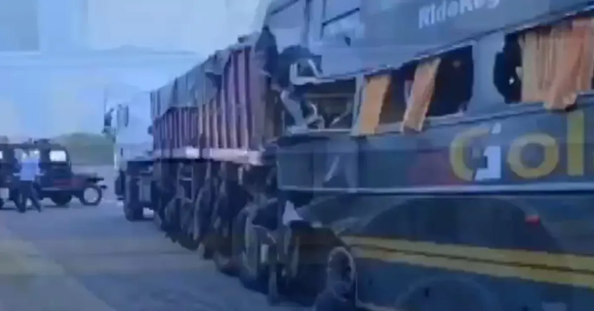 यमुना एक्सप्रेसवे पर भीषण हादसा, बस-ट्रेलर की टक्कर में 4 की मौत, 20 से अधिक घायल