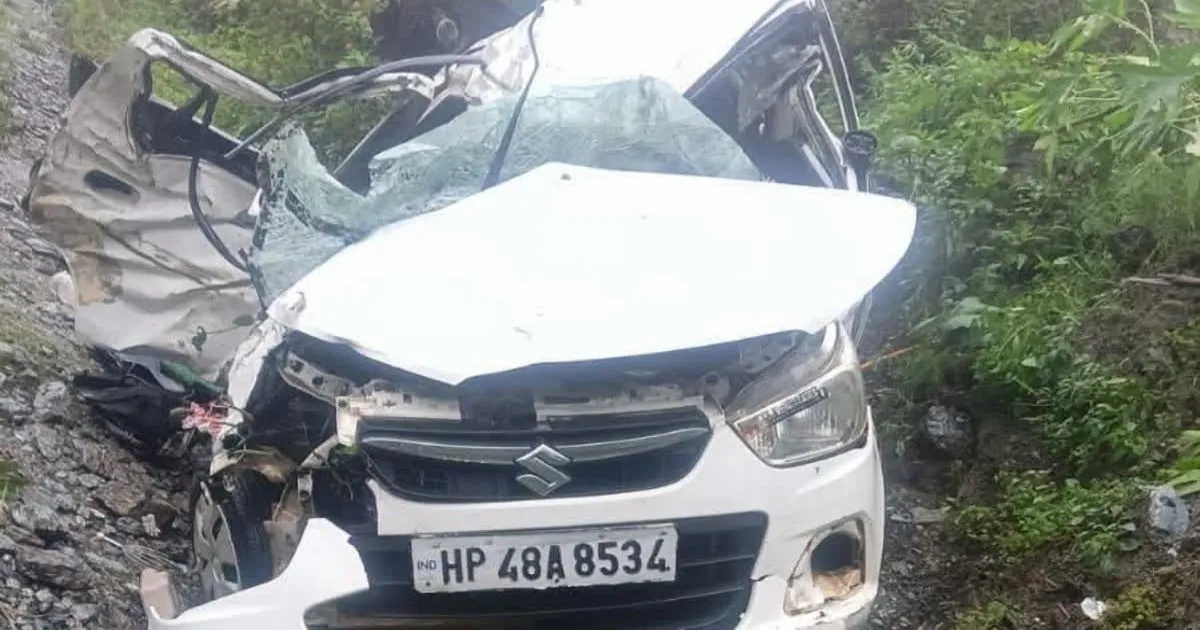 हिमाचल के चंबा में भीषण सड़क हादसा, गहरी खाई में कार गिरने से शिशु समेत पांच लोगों की मौत
