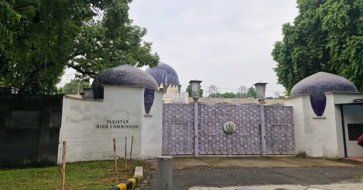 कश्मीर पर अमेरिकी दूत की टिप्पणी के बीच भारत ने पाक उच्चायोग की सुरक्षा घेराबंदी हटाई