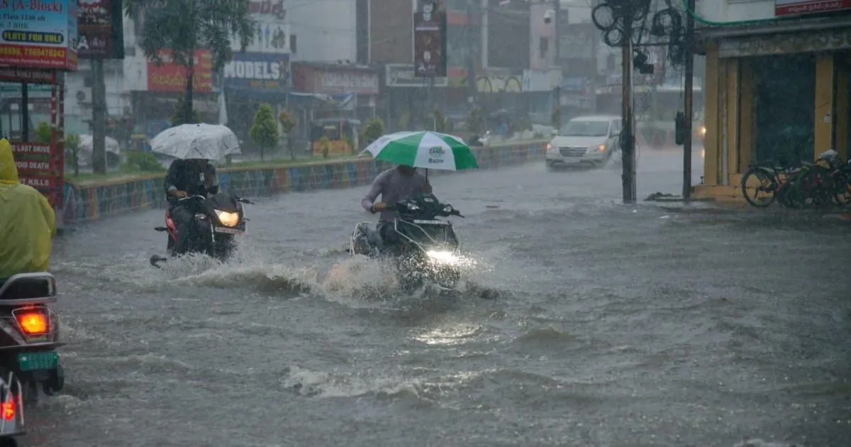 चक्रवात मोंथा ने आंध्र तट को पार किया, जमैका में चक्रवात मेलिसा से तबाही का खतरा