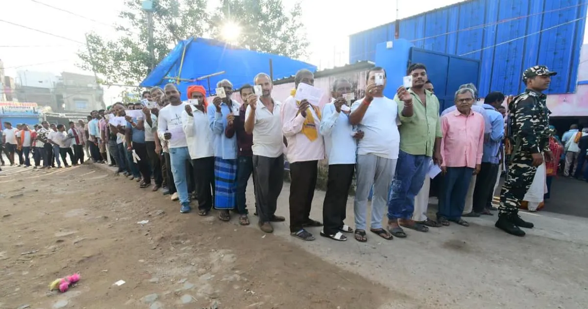 बिहार विधानसभा चुनाव: पहले चरण में 121 सीटों पर मतदान शुरू, 3.75 करोड़ मतदाता करेंगे नेताओं की किस्मत का फैसला