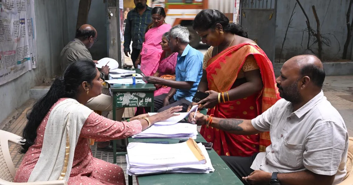 मॉर्निंग डाइजेस्ट: दिल्ली दंगों की योजना पहले से बनाई गई थी, केंद्र ने SC में कहा; SIR चरण 2 में लगभग 99% मतदाताओं को फॉर्म मिले