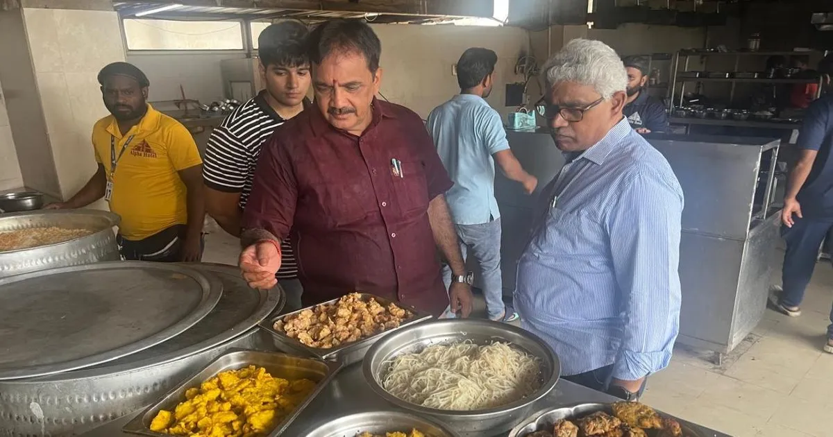 जीवीएमसी ने ईट राइट अभियान शुरू किया; विशाखापट्टनम में सुरक्षा मानकों के पालन पर नज़र रखेंगी SHE टीमें