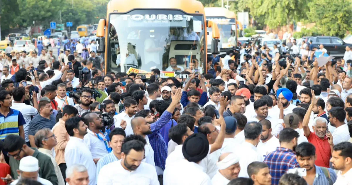 एसआईआर सुनवाई में सुप्रीम कोर्ट की राहुल गांधी को फटकार, सीईसी विरोध प्रदर्शन के दौरान आचरण पर उठाए सवाल
