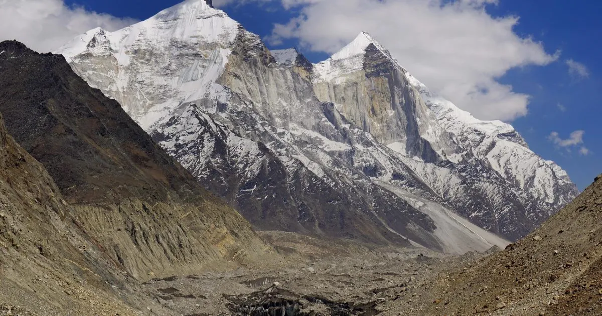 क्या गंगोत्री ग्लेशियर में सामान्य से पहले बर्फ पिघल रही है? जलवायु परिवर्तन से भागीरथी नदी की जलप्रणाली पर असर