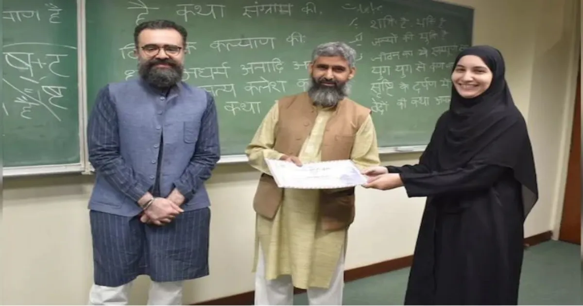 यह हमारी भी विरासत है : पाकिस्तान में संस्कृत की वापसी, गीता और महाभारत अध्ययन की योजना