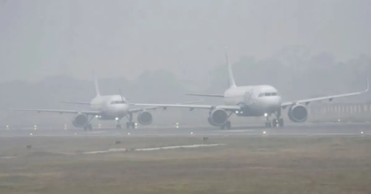 क्रिसमस पर दिल्ली में साफ आसमान और बेहतर दृश्यता, बेंगलुरु में घना कोहरा उड़ानों पर असर