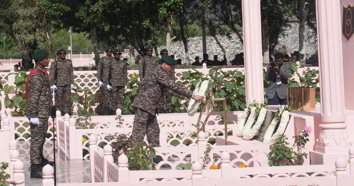 कारगिल विजय दिवस पर देश ने वीर जवानों को किया नमन, राष्ट्रपति मुर्मु और पीएम मोदी ने दी श्रद्धांजलि