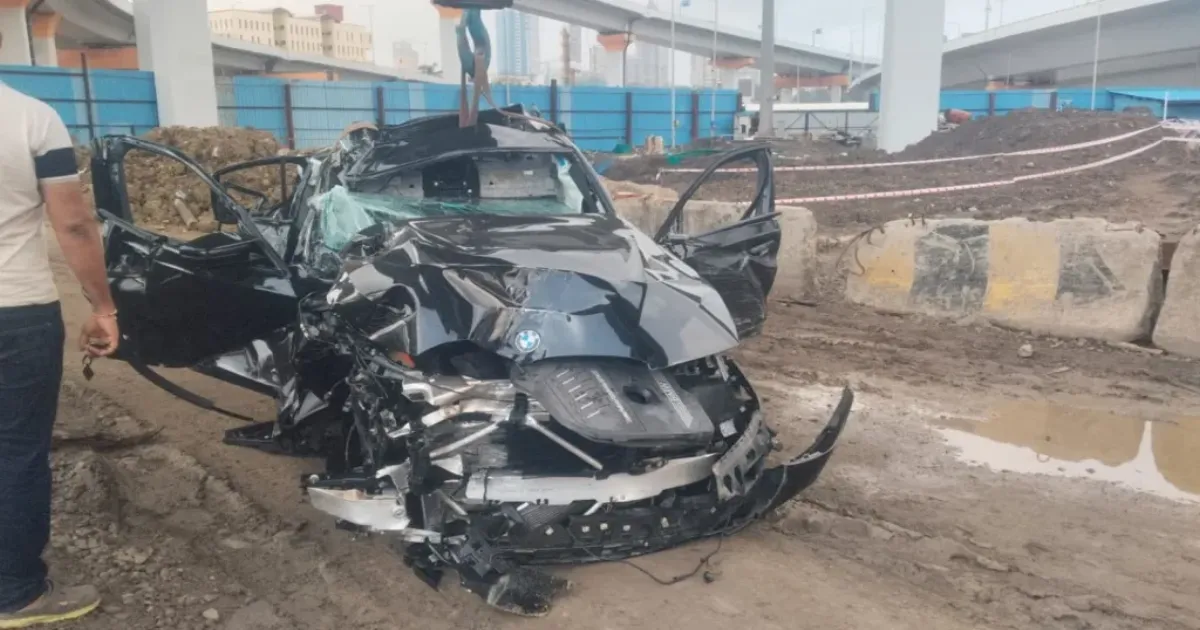 मुंबई कोस्टल रोड पर तेज रफ्तार BMW दुर्घटनाग्रस्त, तीन की मौत; एक गंभीर