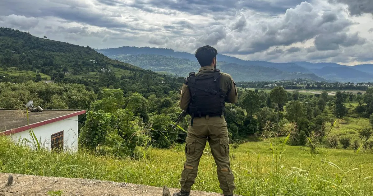 जम्मू में अंतरराष्ट्रीय सीमा पर पाकिस्तानी घुसपैठिया गिरफ्तार