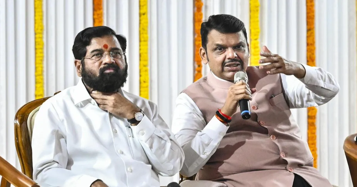 नागपुर में हेडगेवार स्मारक पर सीएम फडणवीस और डिप्टी सीएम शिंदे ने दी श्रद्धांजलि, एनसीपी नेता रहे अनुपस्थित