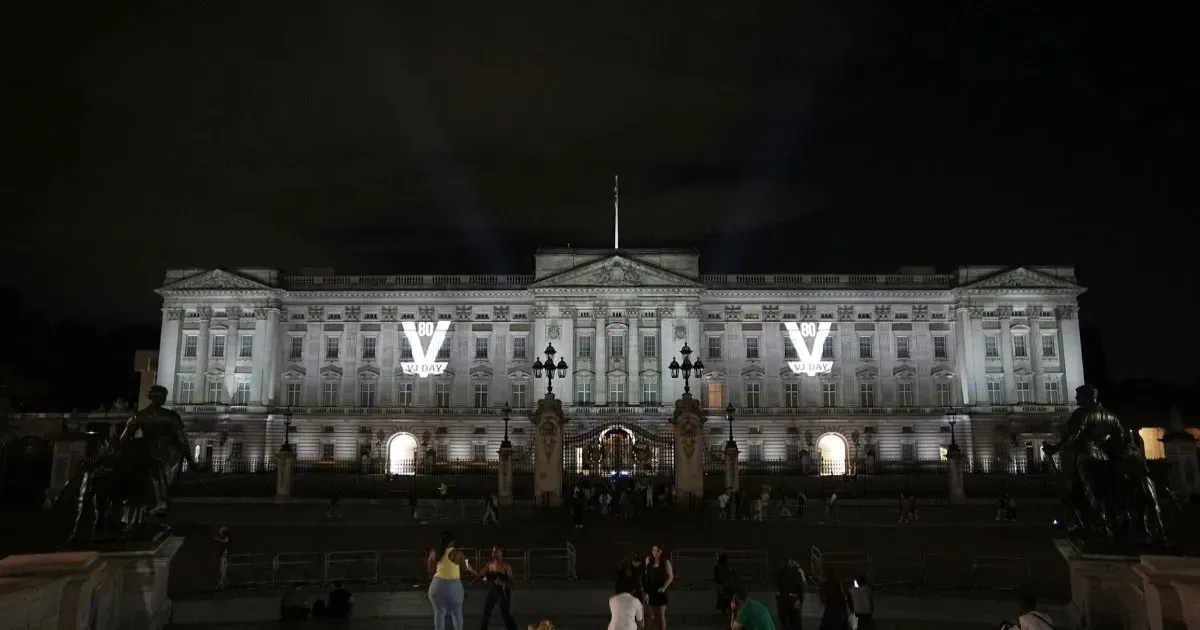 प्रिंस एंड्रयू पर नए आरोपों के बीच बकिंघम पैलेस ने जांच में सहयोग की पेशकश की