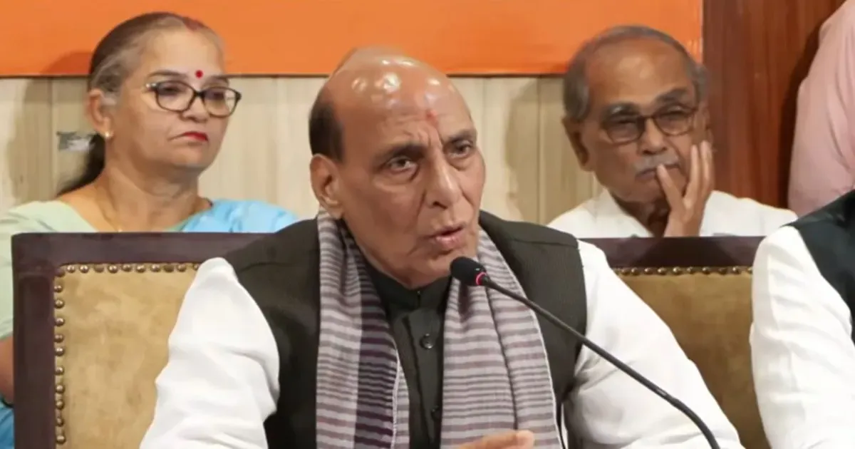 कांग्रेस भारत में बांग्लादेश जैसा सत्ता परिवर्तन चाहती है: राजनाथ सिंह का विपक्षी गठबंधन पर हमला