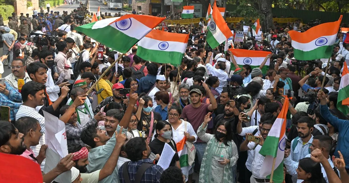 विशेष गहन पुनरीक्षण (SIR) और मुख्य निर्वाचन आयुक्त के खिलाफ छात्रों, किसानों और नागरिक समाज का विरोध प्रदर्शन जारी