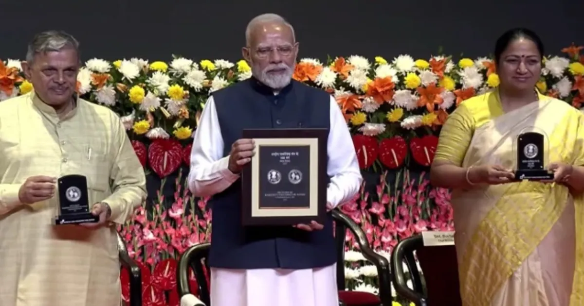 आरएसएस की 100 वर्षी यात्रा पर पीएम मोदी का संदेश: स्वतंत्रता के लिए जेल गए नेता, जारी किए विशेष सिक्का और डाक टिकट