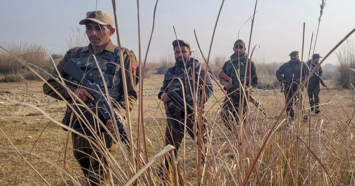 जम्मू-कश्मीर के सांबा में पाकिस्तानी ड्रोन देखा गया, सुरक्षा बलों ने छानबीन शुरू की