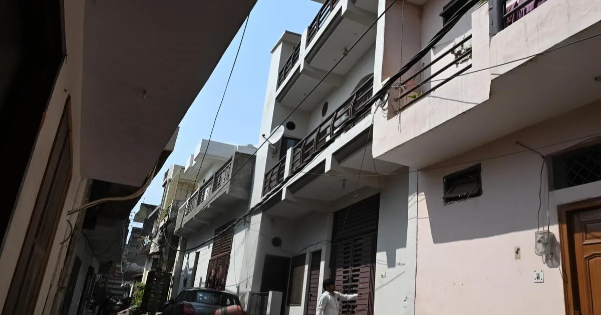 सौरभ राजपूत हत्याकांड: घर बिकाऊ है – मेरठ छोड़ने की तैयारी में मुस्कान का परिवार