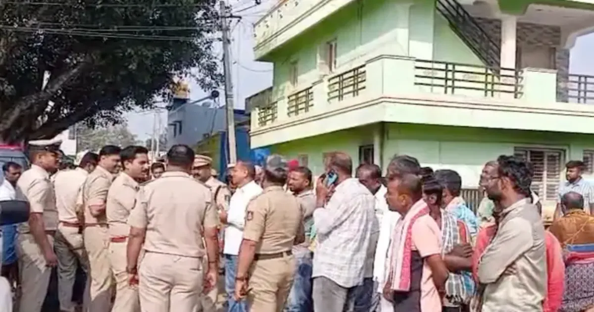 कर्नाटक में पुरानी दुश्मनी का बदला: पड़ोसी ने खाने में मिलाया जहर, आठ लोग अस्पताल में भर्ती