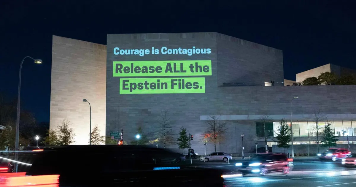 एप्स्टीन फाइलों पर राजनीतिक घमासान तेज: ट्रंप के पोस्ट के बाद खुलासों की मांग मजबूत, हाउस में बिल पर वोट की तैयारी