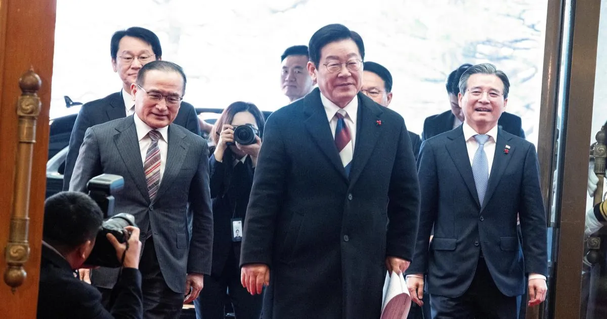 पूर्व राष्ट्रपति द्वारा छोड़े गए ब्लू हाउस में लौटे दक्षिण कोरिया के राष्ट्रपति ली जे-म्युंग