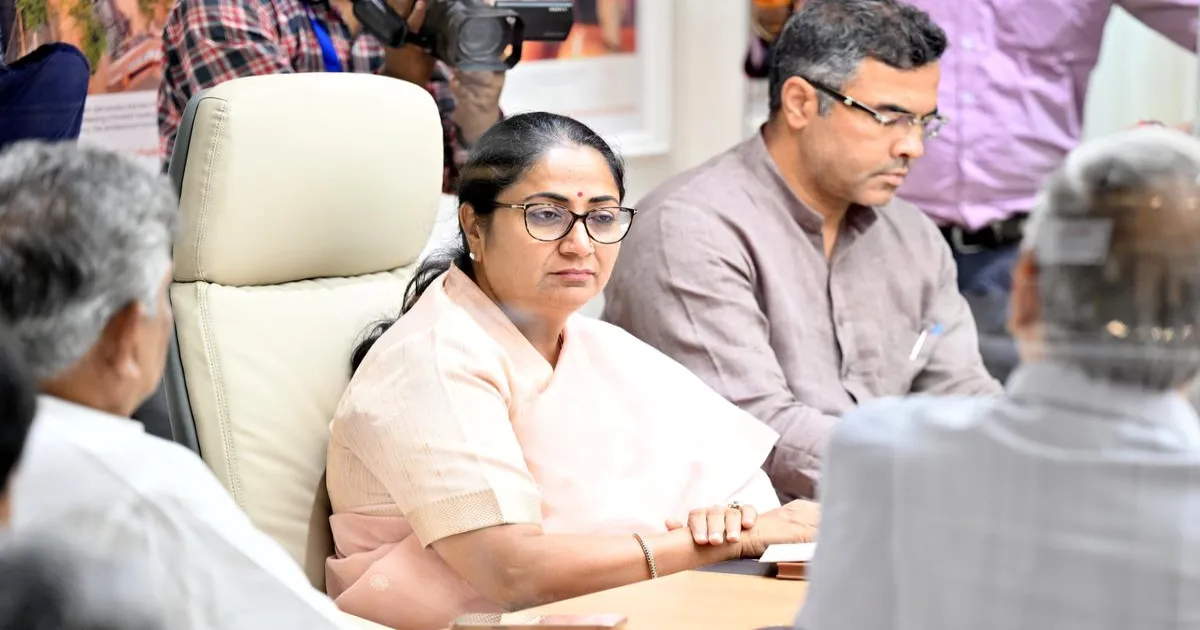 दिल्ली सरकार मानसून सत्र में निजी स्कूल फीस नियंत्रण विधेयक पेश करेगी: मुख्यमंत्री गुप्ता