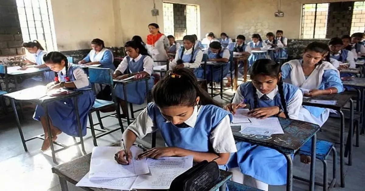 दिल्ली में स्कूलों को बम की धमकी, CBSE परीक्षा के बीच अलर्ट