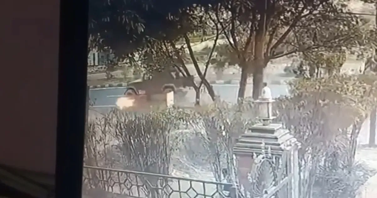 नोएडा थार दहशत: ईंधन चोरी के बाद मोटरसाइकिल को किलोमीटर तक घसीटा