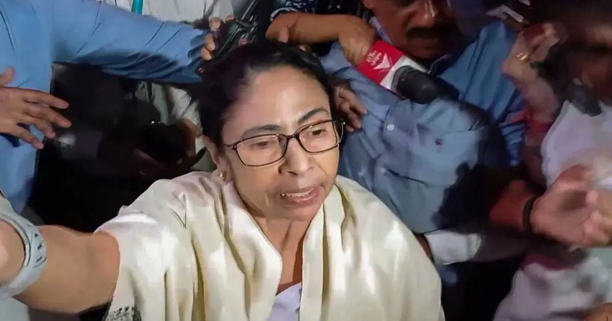 ममता बनर्जी की मुश्किलें बढ़ीं: काकोली दस्तीदार के बेटे ने दर्ज किया मानहानि केस, कई TMC नेताओं पर भी आरोप