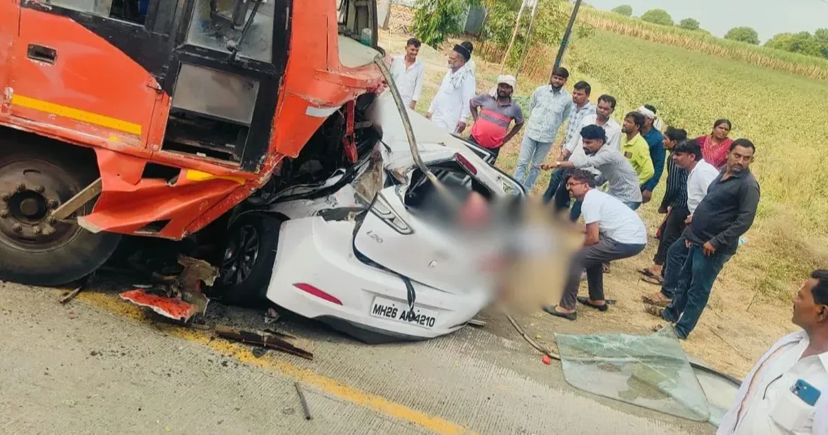 महाराष्ट्र के बीड में बस और कार की भीषण टक्कर, पांच लोगों की मौत