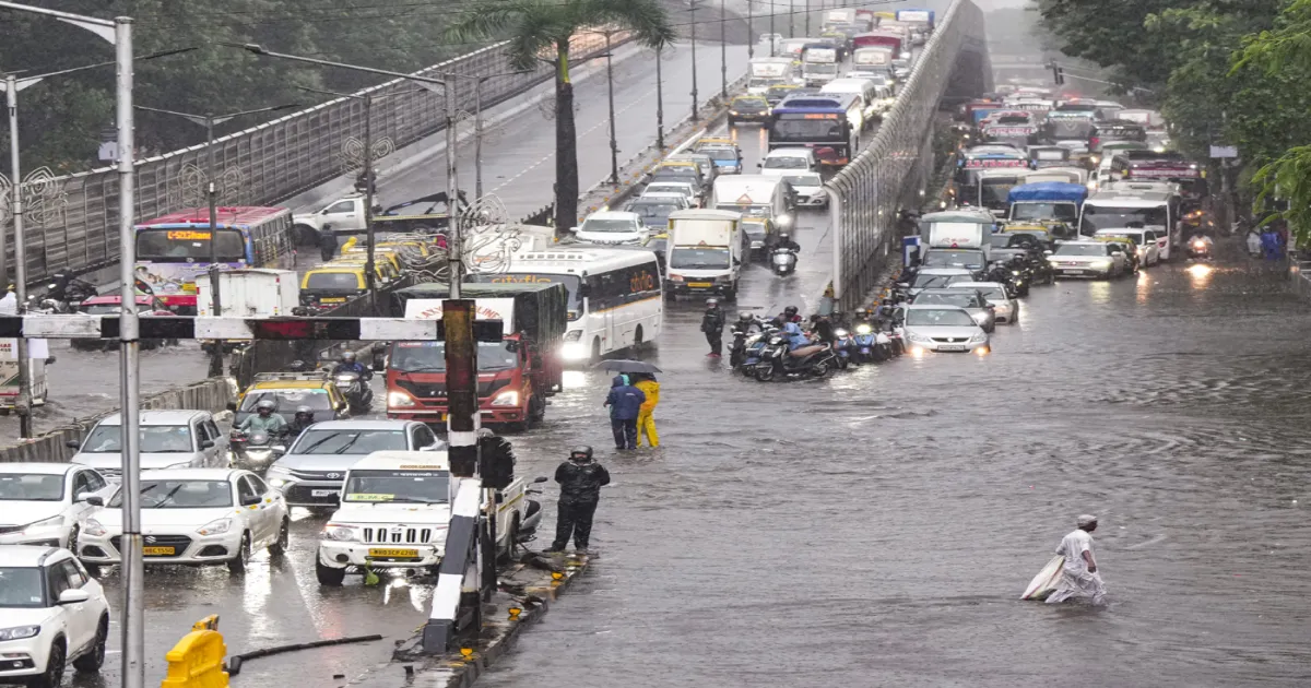 mumbai-rain-waterlogging-traffic