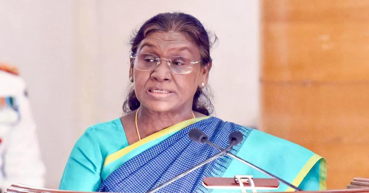 राष्ट्रपति द्रौपदी मुर्मू का हेलिकॉप्टर सबरीमाला यात्रा के दौरान हेलिपैड पर फंसा