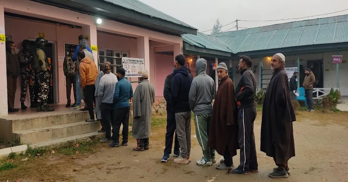 बडगाम उपचुनाव में मतदान शुरू, कड़ी सुरक्षा के बीच 17 प्रत्याशियों की किस्मत दांव पर